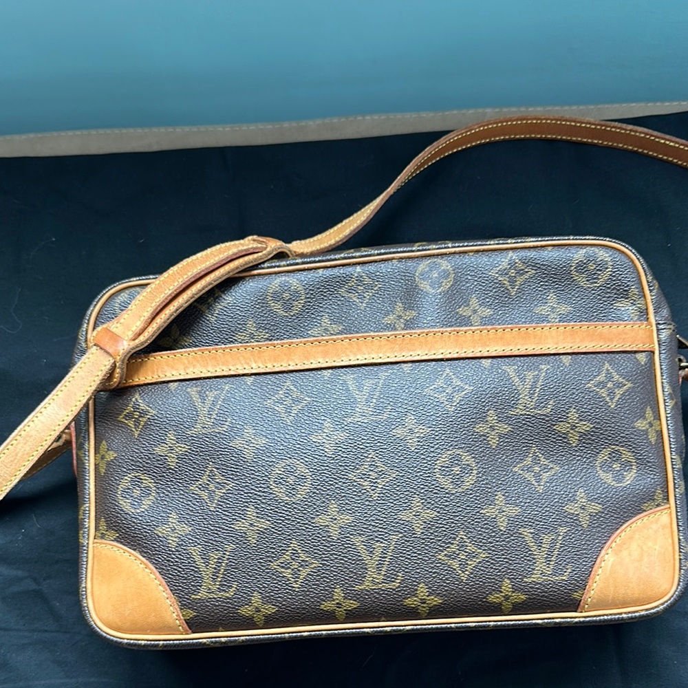 Louis Vuitton Monogram Canvas Bag - Brown-includes certificate and dust bag.